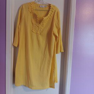 Denim  &  CO WOMEN'S SIZE MEDIUM YELLOW COVER UP